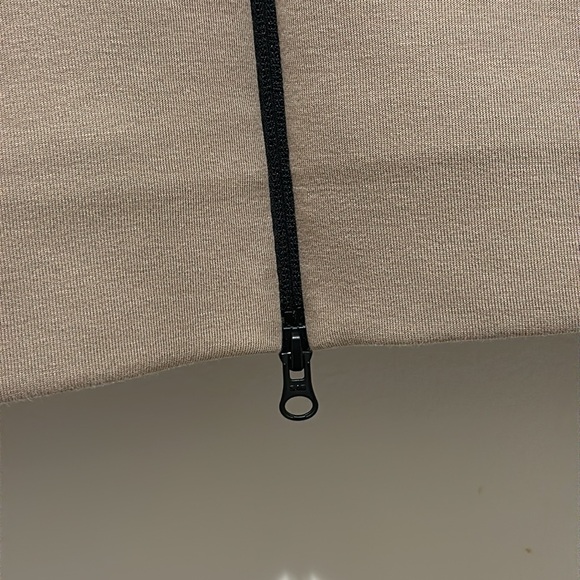 LIKE NEW Men's Full-Zip Windrunner Hoodie - Picture 4 of 6